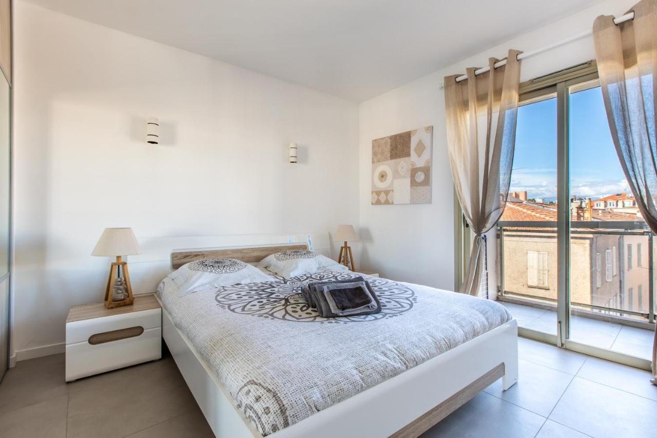 Lb Vacation Rentals I Admire Panoramic Ocean Views Through Walls Of Windows Cannes Exterior photo