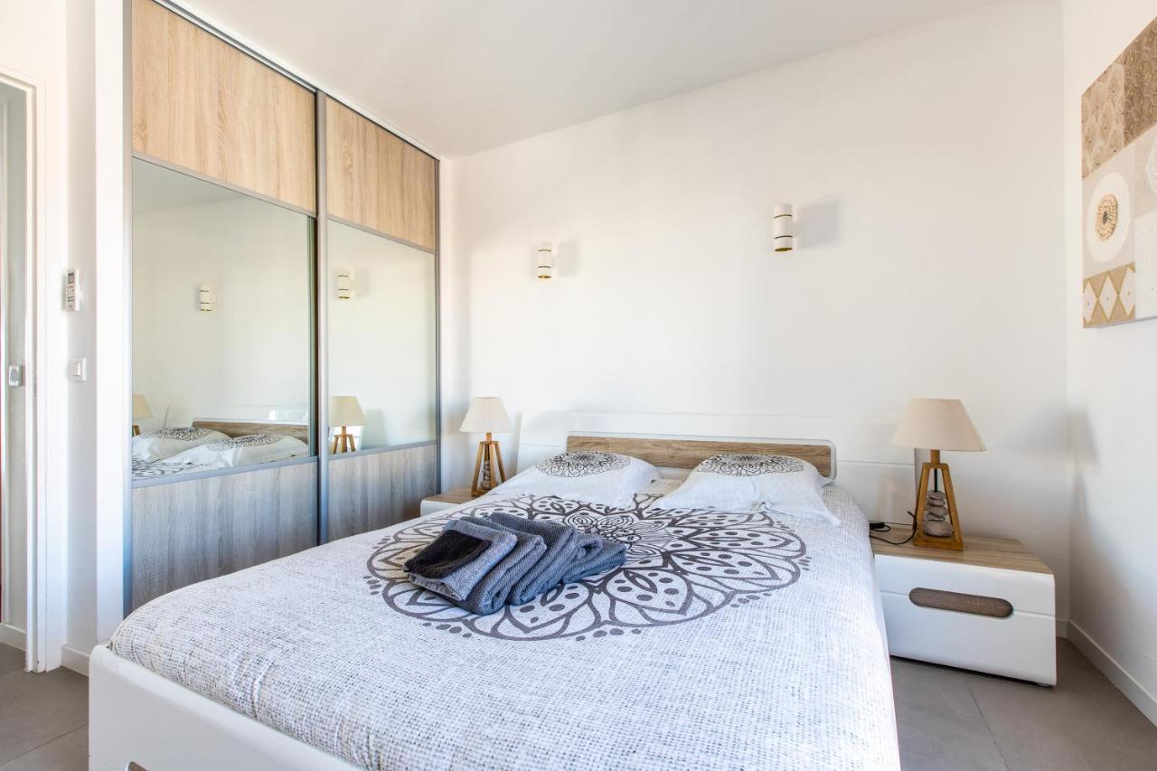 Lb Vacation Rentals I Admire Panoramic Ocean Views Through Walls Of Windows Cannes Exterior photo