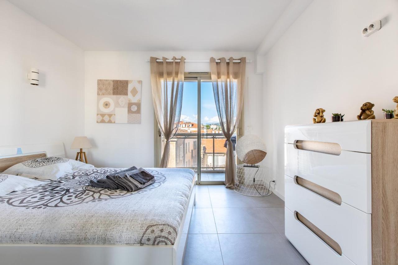Lb Vacation Rentals I Admire Panoramic Ocean Views Through Walls Of Windows Cannes Exterior photo