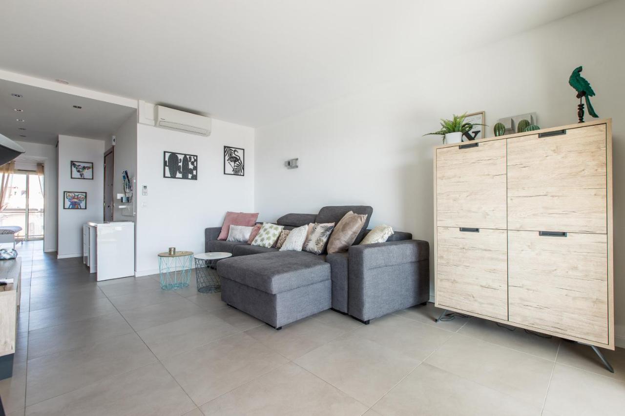 Lb Vacation Rentals I Admire Panoramic Ocean Views Through Walls Of Windows Cannes Exterior photo